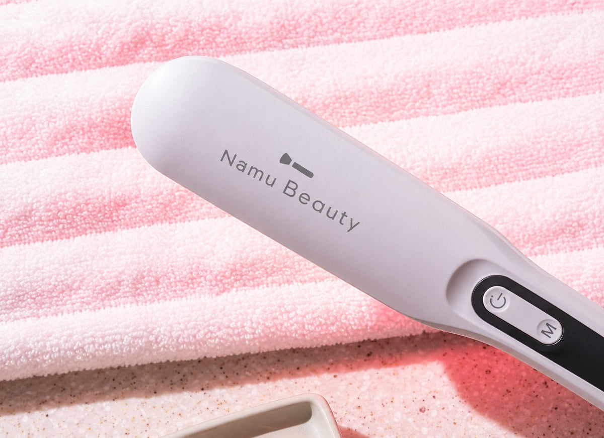 Dos de la brosse LED Namu Beauty avec boutons marche et mode